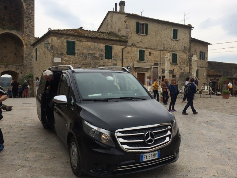 Transfer, gite e trasporti privati con autista in Umbria.