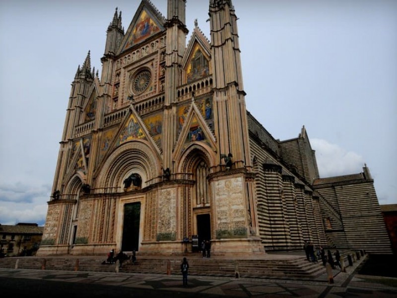 Day trip to Orvieto and Todi by driver and guide