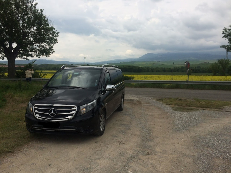 Explore the Beauty of Umbria in Style with Private Drivers!